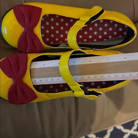 Disney Minnie Mouse Yellow Dress Shoes with Red Bow - Picture 8 of 8